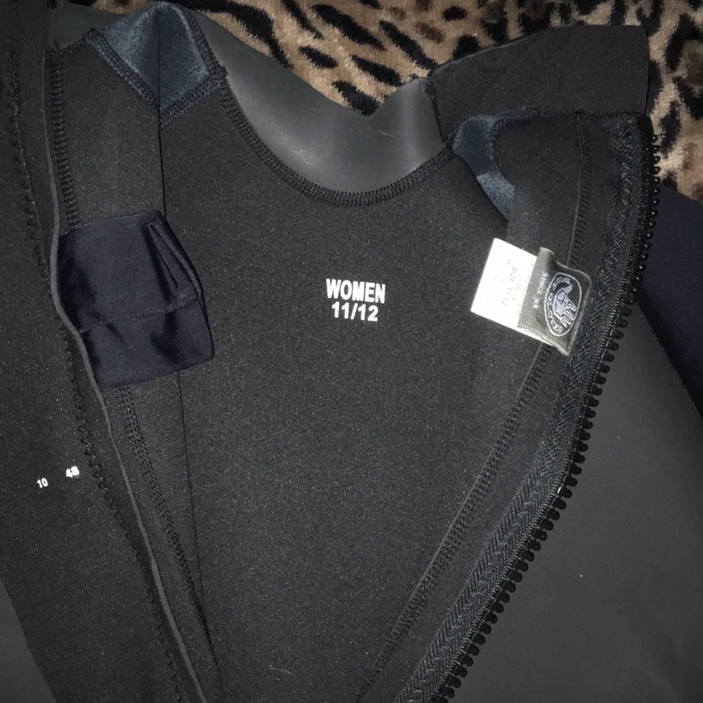 Wetsuit - Picture 3 of 5